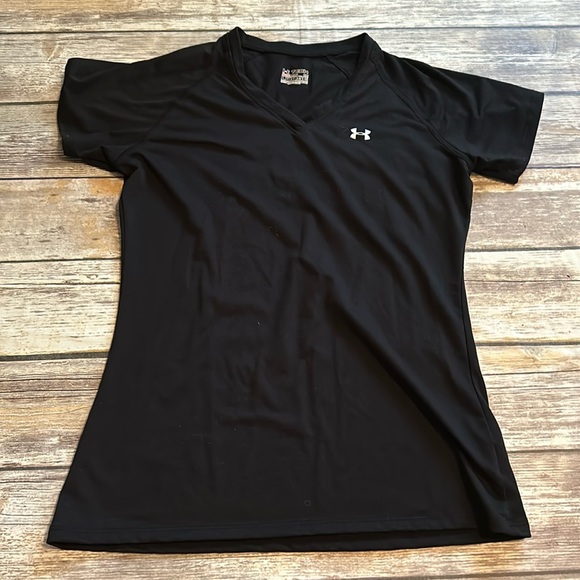 Under Armour Tops - Under Armour Tech Heat Gear Loose V-Neck Shirt- Size S